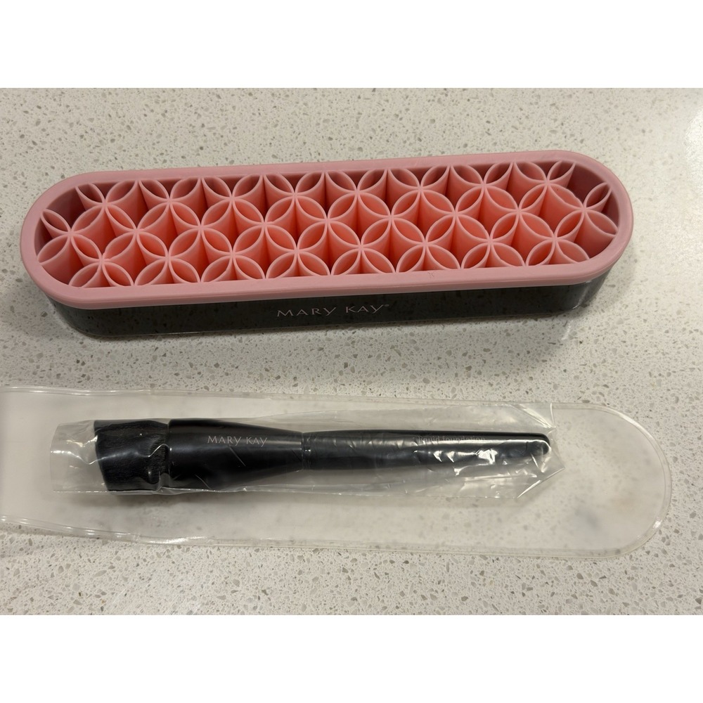 Mary Kay Liquid Foundation Brush from Essential Brush Collection New Organizer